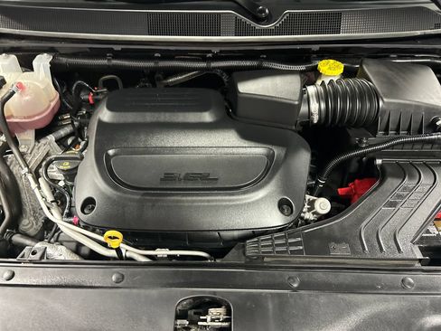 Used 2023 Chrysler Pacifica Touring-L FWD image 27