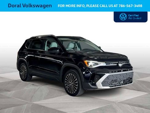 Used 2025 Volkswagen Taos SE FWD image 2