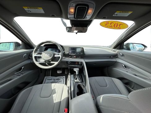 Certified 2025 Hyundai Elantra Sport FWD image 17