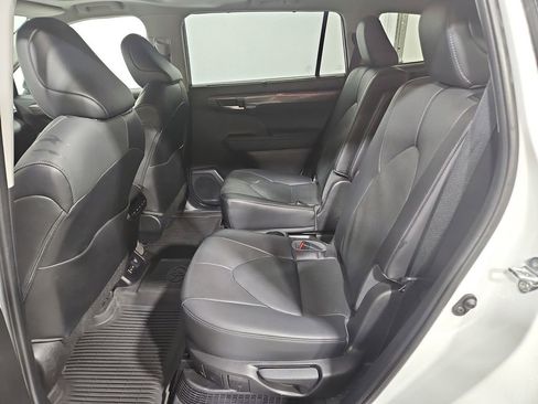 Used 2023 Toyota Highlander Limited image 26