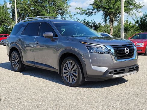 Certified 2025 Nissan Pathfinder SL w/ SL Premium Package FWD image 3