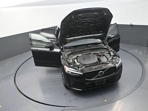 Used 2025 Volvo XC60 B5 Plus AWD/4WD image 39
