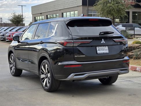 New 2026 Mitsubishi Outlander SE image 3
