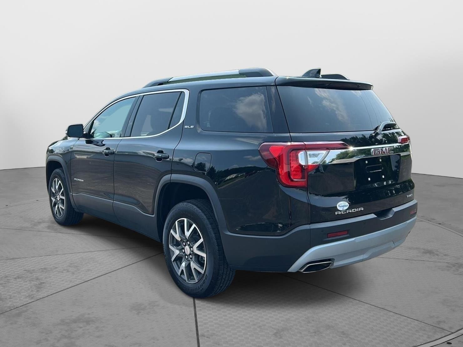 Used 2023 GMC Acadia SLE w/ Driver Convenience Package AWD/4WD image 4