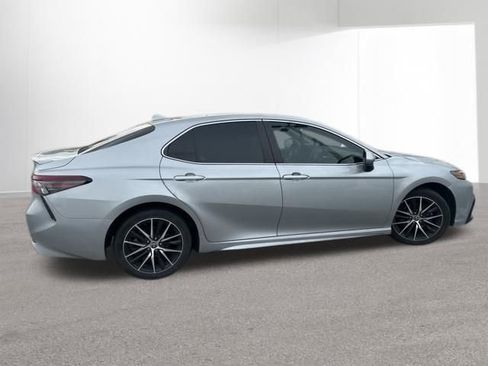 Used 2021 Toyota Camry SE image 10