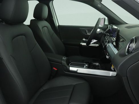 New 2026 Mercedes-Benz GLB 250 image 7