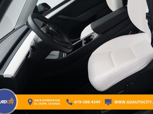 Used 2023 Tesla Model Y 2WD image 9