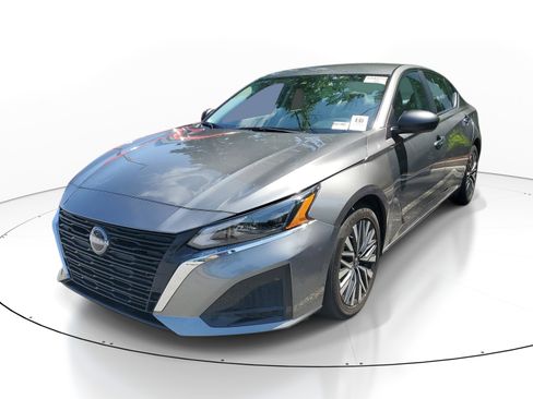 Used 2024 Nissan Altima 2.5 SV FWD image 3