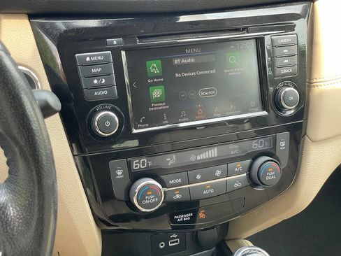 Used 2019 Nissan Rogue SL w/ Premium Package AWD/4WD image 17