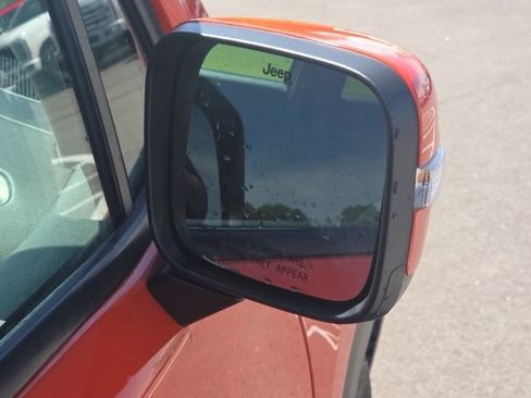 Used 2020 Jeep Renegade Altitude w/ UConnect 8.4 Nav Group FWD image 6
