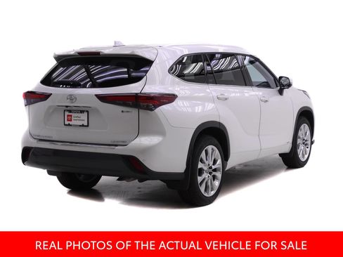 Certified 2026 Toyota Highlander Limited AWD/4WD image 2