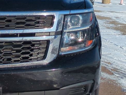 Used 2017 Chevrolet Suburban LS image 10