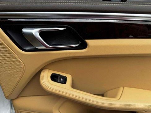 Used 2017 Porsche Macan Turbo AWD/4WD image 45