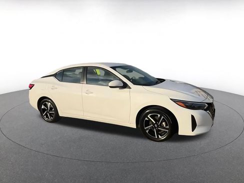 Used 2025 Nissan Sentra SV image 2