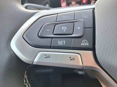 Used 2026 Volkswagen Tiguan SE FWD image 13