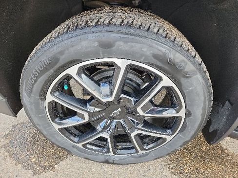 Certified 2024 Chevrolet Suburban RST w/ Luxury Package AWD/4WD image 45