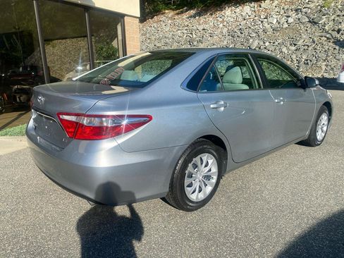 Used 2017 Toyota Camry LE FWD image 2