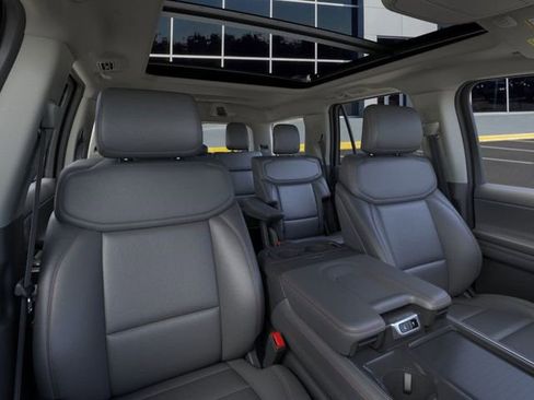 New 2025 Ford Expedition Active image 10