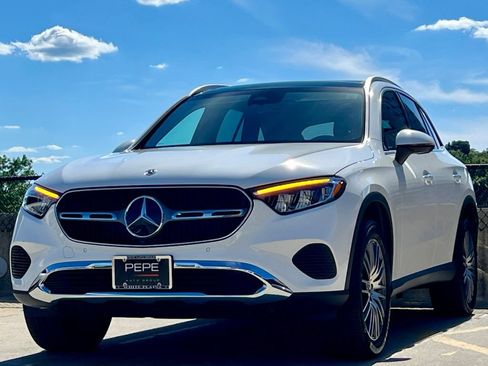 Used 2023 Mercedes-Benz GLC 300 4MATIC image 4