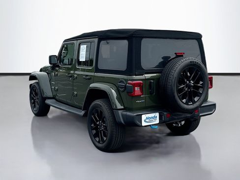 Used 2024 Jeep Wrangler Unlimited Sahara w/ Technology Group AWD/4WD image 5