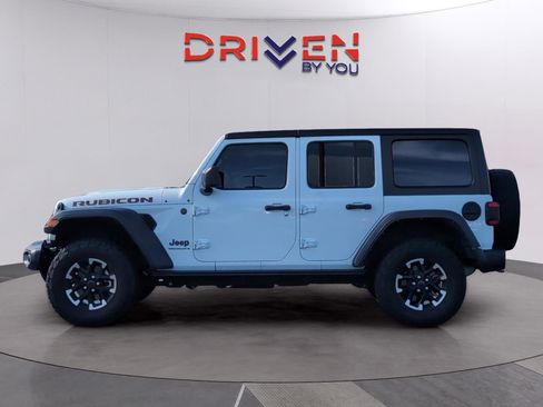 Used 2024 Jeep Wrangler Unlimited Rubicon image 2