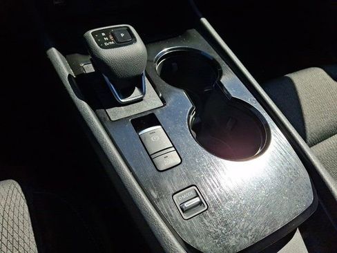 Used 2025 Nissan Rogue SV FWD image 18