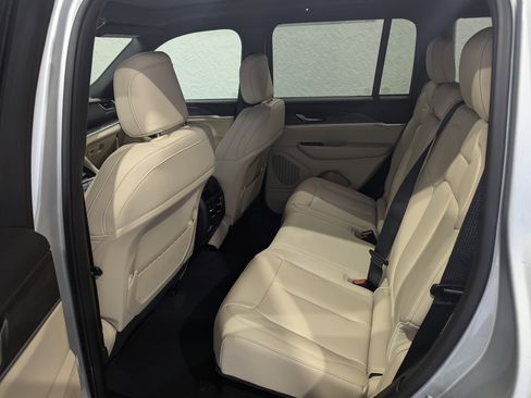 New 2025 Jeep Grand Cherokee Limited image 11