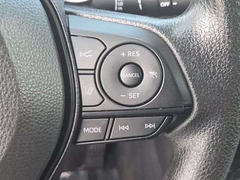 Used 2025 Toyota RAV4 XLE AWD/4WD image 17