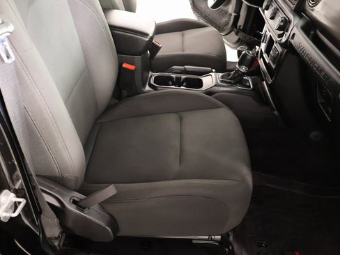Used 2018 Jeep Wrangler Unlimited Sport image 12