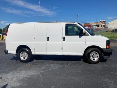 Used 2017 Chevrolet Express 2500 image 8
