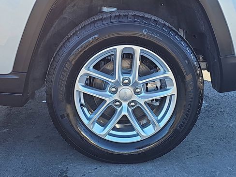 Used 2025 Jeep Grand Cherokee Laredo X w/ Trailer Tow Package image 32