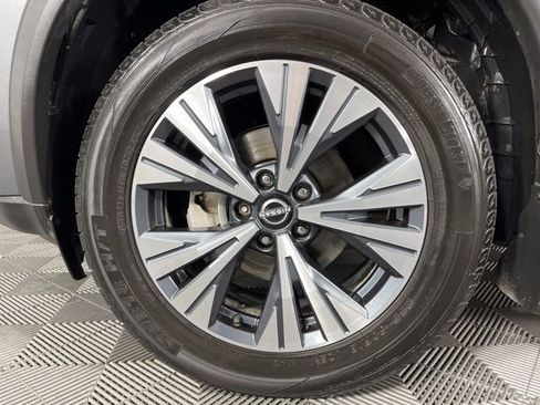 Used 2023 Nissan Rogue SV image 12