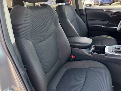 Used 2025 Toyota RAV4 LE AWD/4WD image 33