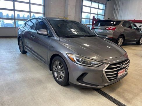 Used 2017 Hyundai Elantra SE FWD image 2