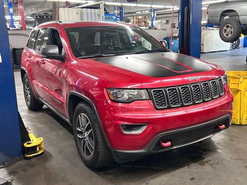 Used 2017 Jeep Grand Cherokee Trailhawk AWD/4WD image 2