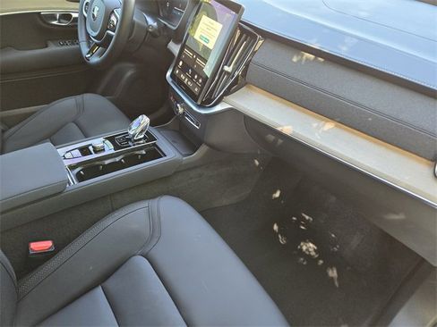 Certified 2025 Volvo XC90 T8 Plus w/ Protection Package Premier image 21