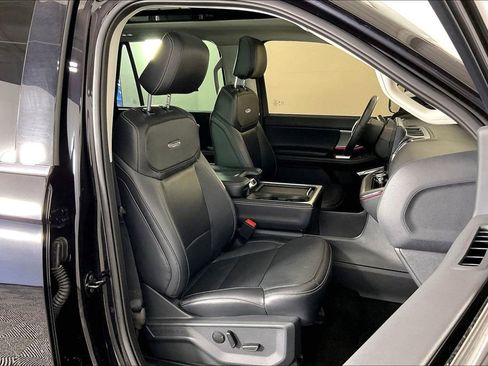 Used 2025 Ford Expedition Platinum image 10