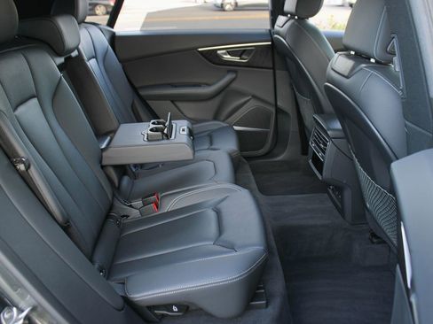 Used 2021 Audi Q8 Prestige image 24