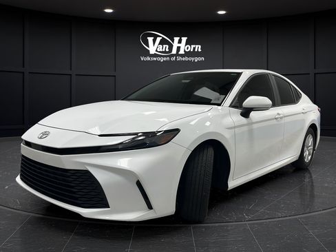 Used 2025 Toyota Camry LE FWD image 3
