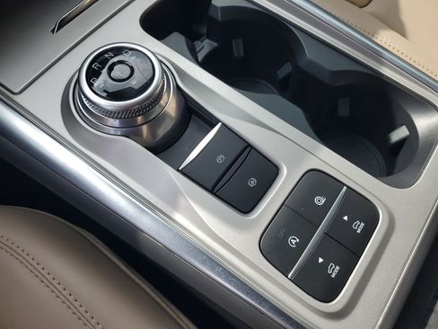 Used 2023 Ford Explorer XLT w/ Equipment Group 202A image 11