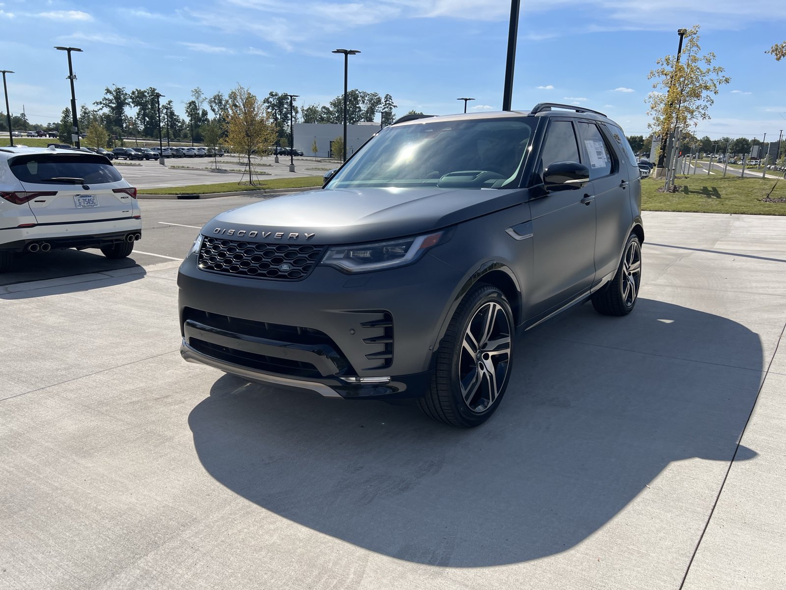 New 2026 Land Rover Discovery Limited Edition AWD/4WD image 1