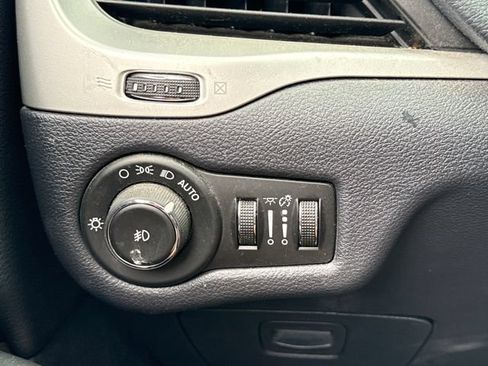 Used 2015 Jeep Cherokee Limited w/ Technology Group AWD/4WD image 27