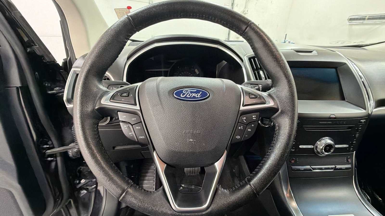 Used 2019 Ford Edge Titanium AWD/4WD image 16
