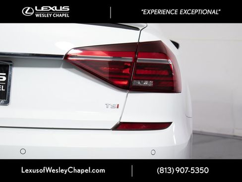 Used 2019 Volkswagen Passat 2.0T SE R-Line FWD image 8