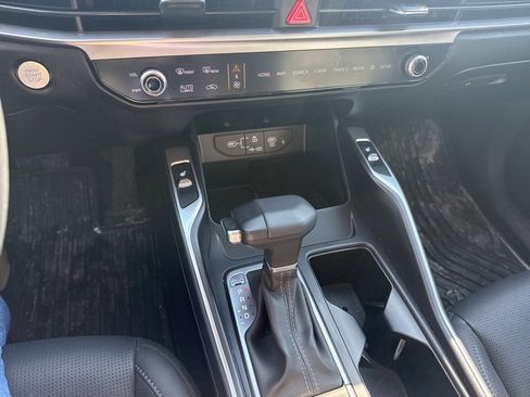Used 2025 Kia Sorento S image 16