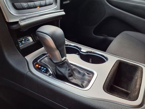 Used 2018 Jeep Grand Cherokee Laredo RWD image 15