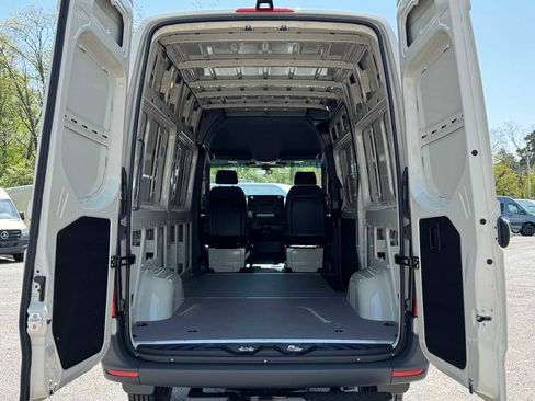 New 2025 Mercedes-Benz Sprinter 2500 image 12