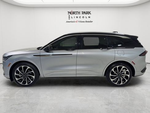 Used 2024 Lincoln Nautilus Black Label AWD/4WD image 2