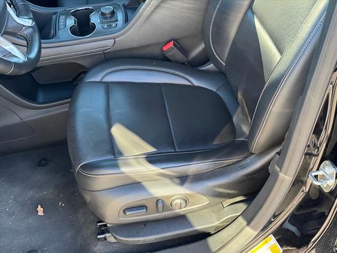 Used 2023 GMC Acadia SLT image 7