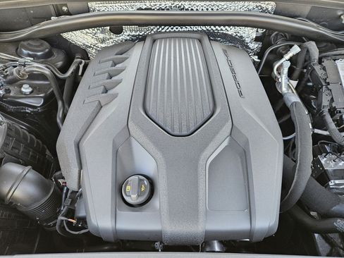 Certified 2026 Porsche Macan AWD/4WD image 30
